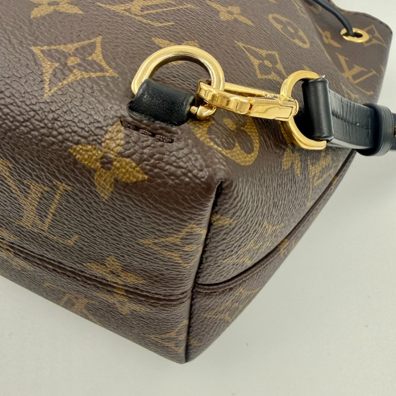 Louis Vuitton - 原花拼黑色牛皮下蓋磁吸束口Montsouris BB後背包-20