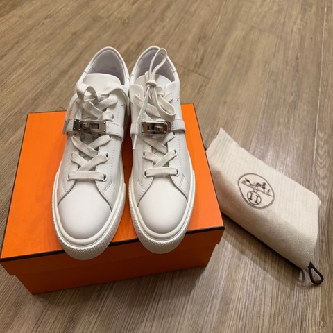 HERMÈS Kelly 銀扣小白鞋
