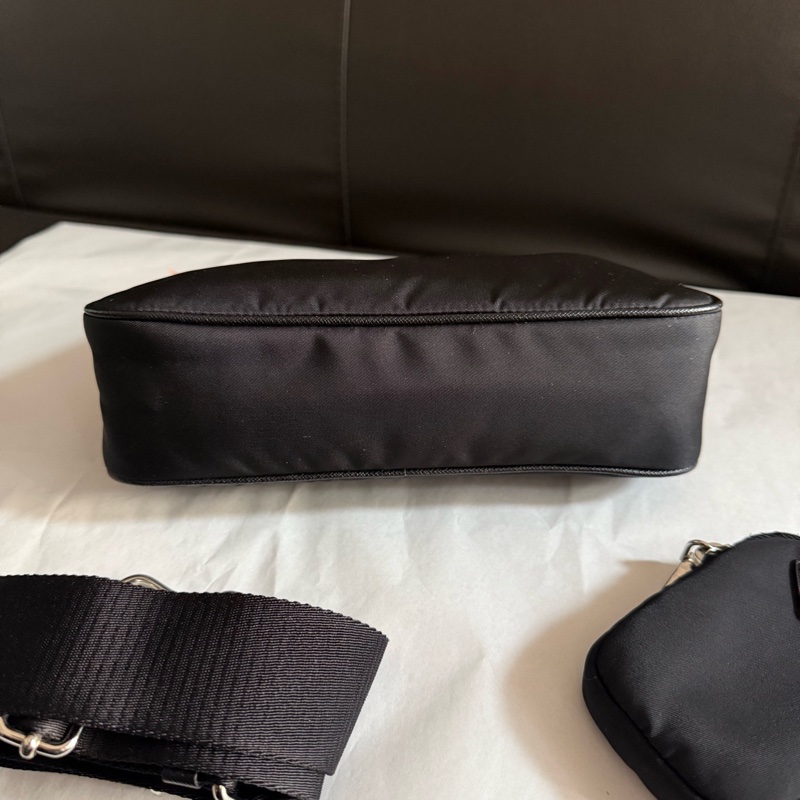 prada 普拉達黑色hobo三合一斜挎包 降落傘材質超輕便好用-4