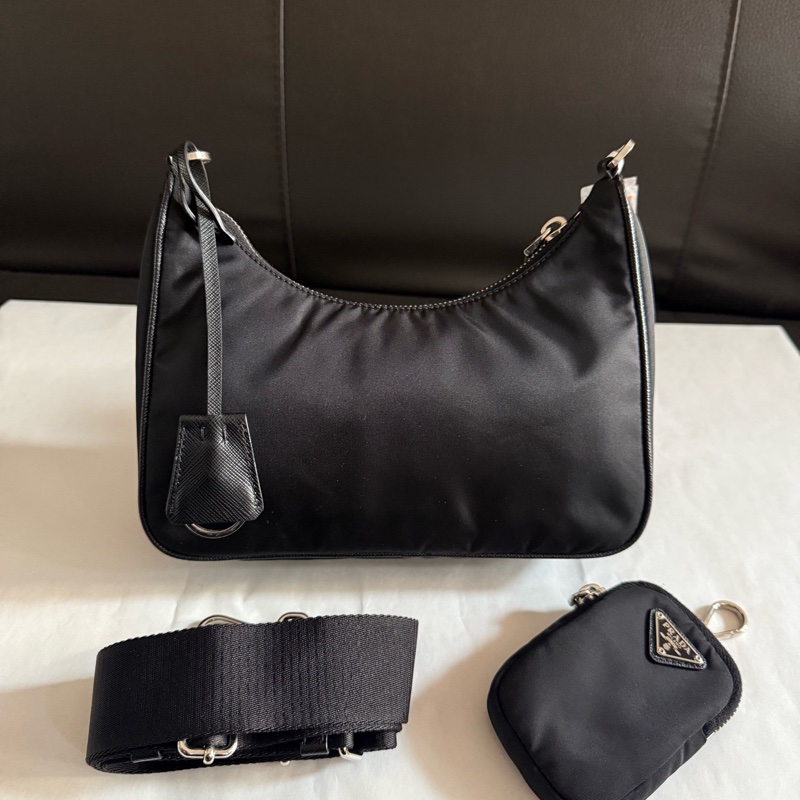 prada 普拉達黑色hobo三合一斜挎包 降落傘材質超輕便好用-6