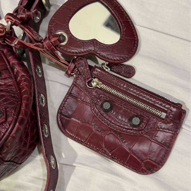 BALENCIAGA 巴黎世家Le Cagole XS 酒紅色 機車包 鞣製小羊皮肩/斜背可頌包-2