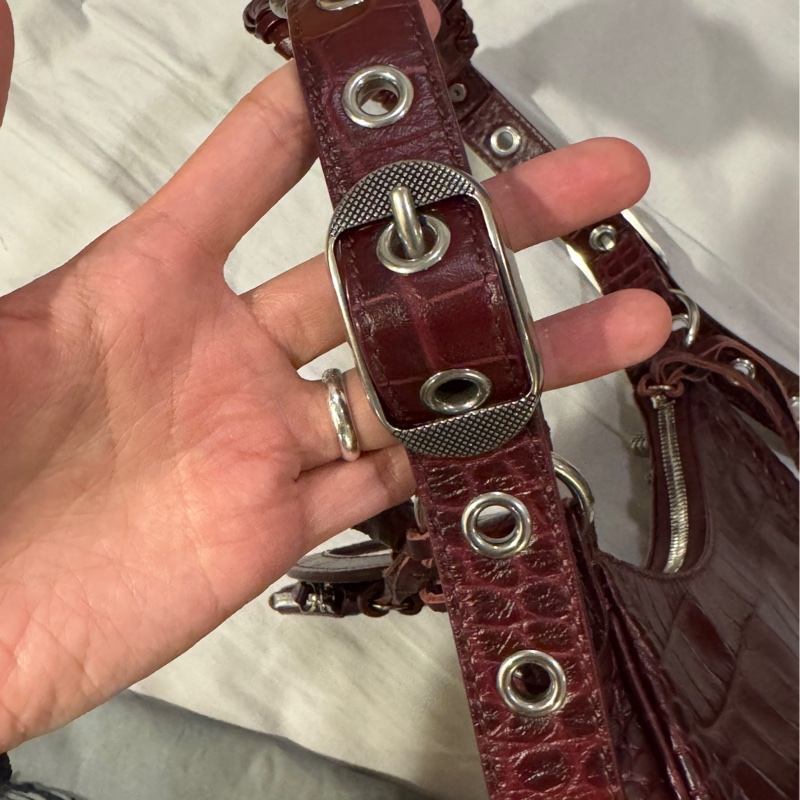 BALENCIAGA 巴黎世家Le Cagole XS 酒紅色 機車包 鞣製小羊皮肩/斜背可頌包-4