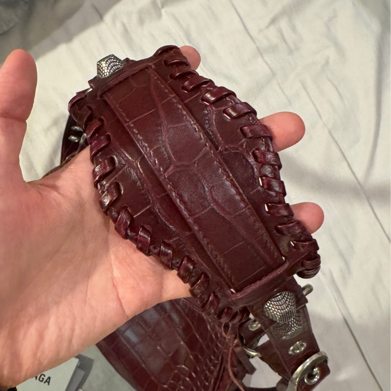 BALENCIAGA 巴黎世家Le Cagole XS 酒紅色 機車包 鞣製小羊皮肩/斜背可頌包-5