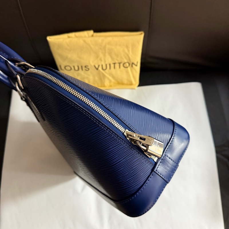 LV路易威登 藍色水波紋EPI牛皮大號貝殼包手提包 有塵袋尺寸：長度32-3