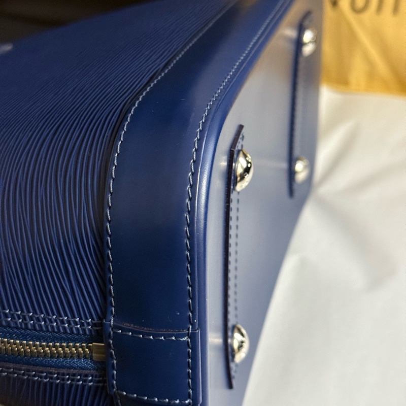 LV路易威登 藍色水波紋EPI牛皮大號貝殼包手提包 有塵袋尺寸：長度32-5