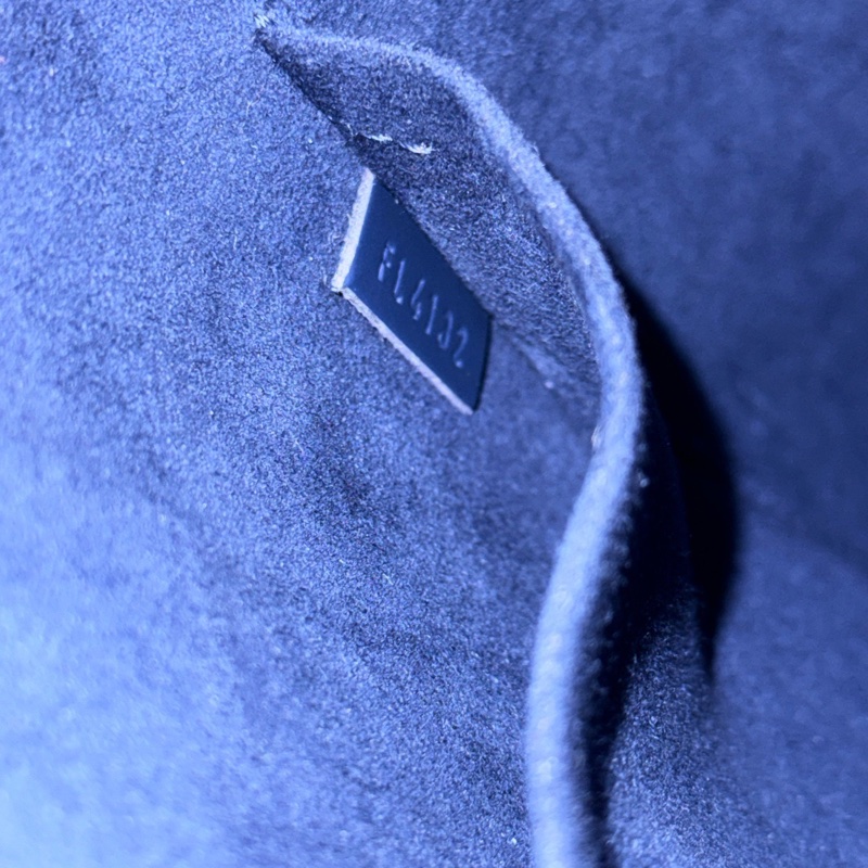 LV路易威登 藍色水波紋EPI牛皮大號貝殼包手提包 有塵袋尺寸：長度32-7