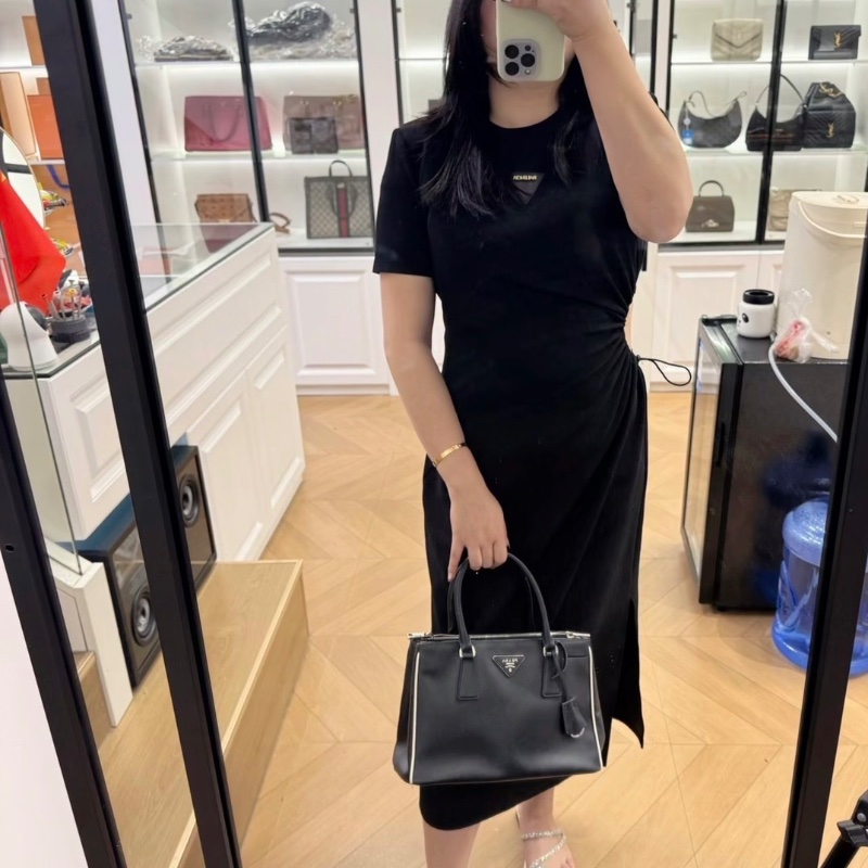 PRADA 黑銀限量款 皮內里殺手肩背斜背包28*19*12 98新配件塵袋-0