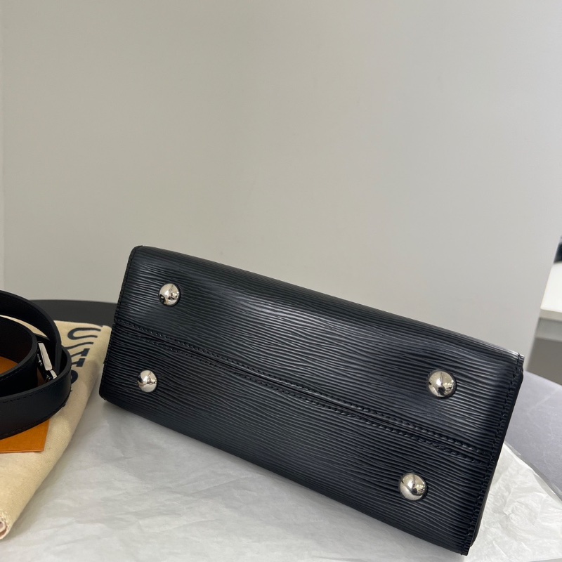 LV Grenelle黑色水波紋郵差包芯片款25*19cm 99新配件塵袋購證-3