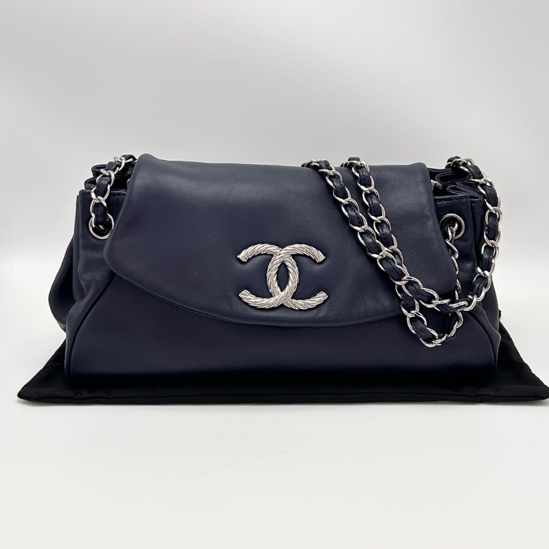 CHANEL藍色銀扣羊皮 螺旋紋雙鏈條雲朵32*23*10 98新配件塵袋-1