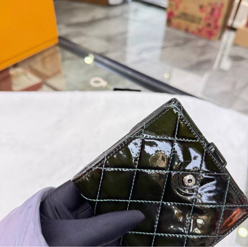 Chanel黑色漆皮菱格紋短款錢包-3