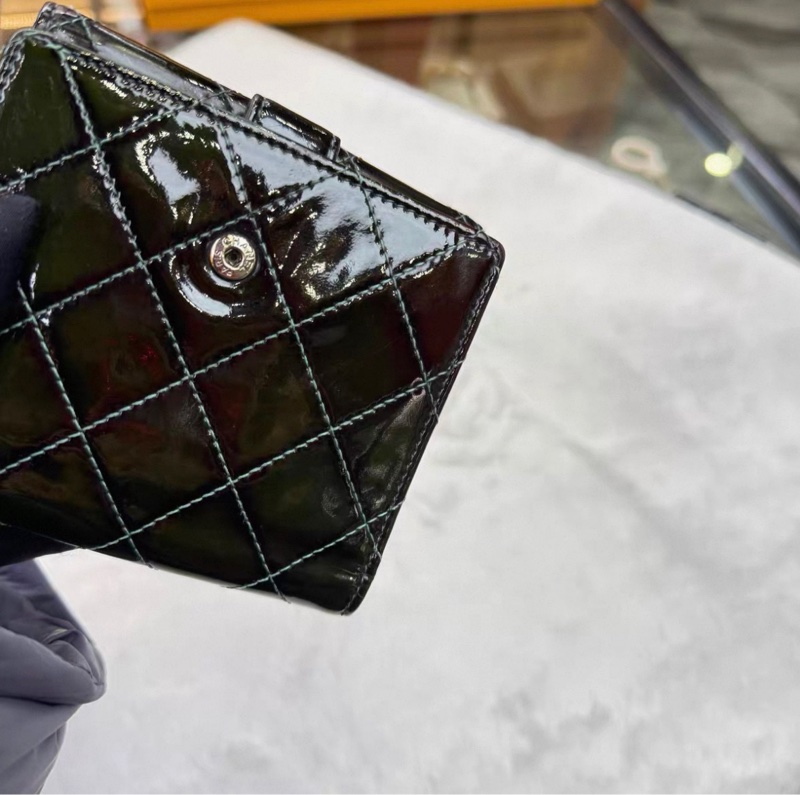 Chanel黑色漆皮菱格紋短款錢包-4