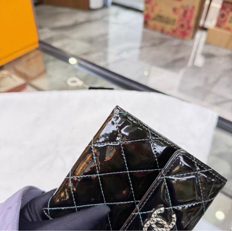 Chanel黑色漆皮菱格紋短款錢包-5