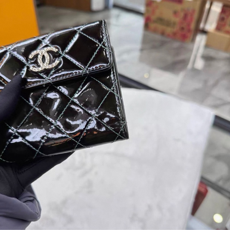 Chanel黑色漆皮菱格紋短款錢包-6