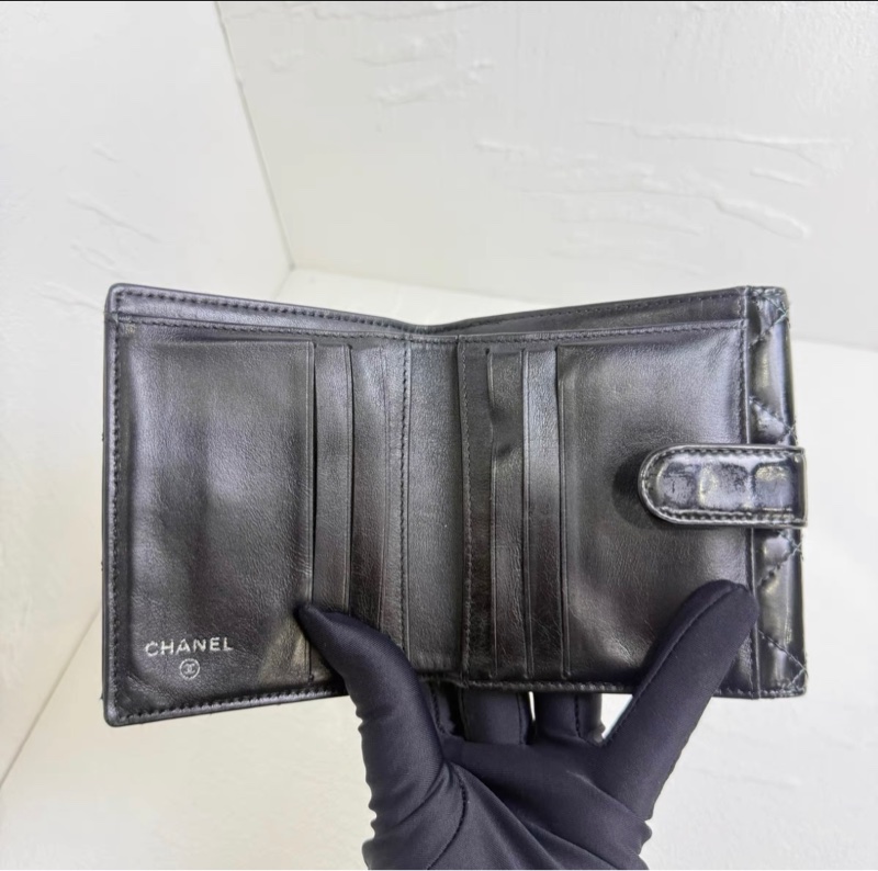 Chanel黑色漆皮菱格紋短款錢包-9