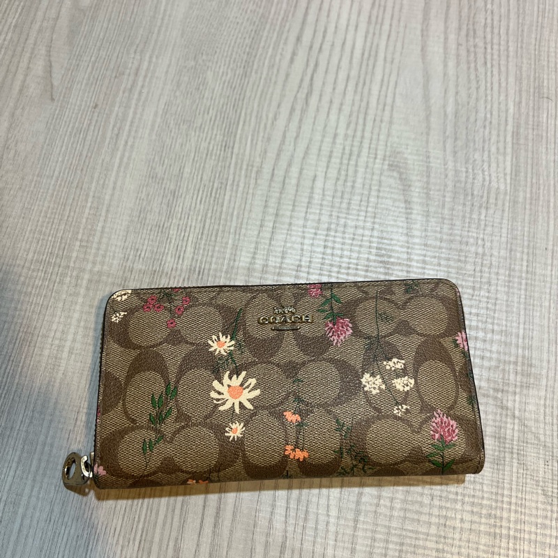 【COACH】花朵X卡其PVC滿版LOGO酒紅手提帶拉鍊式長夾-5