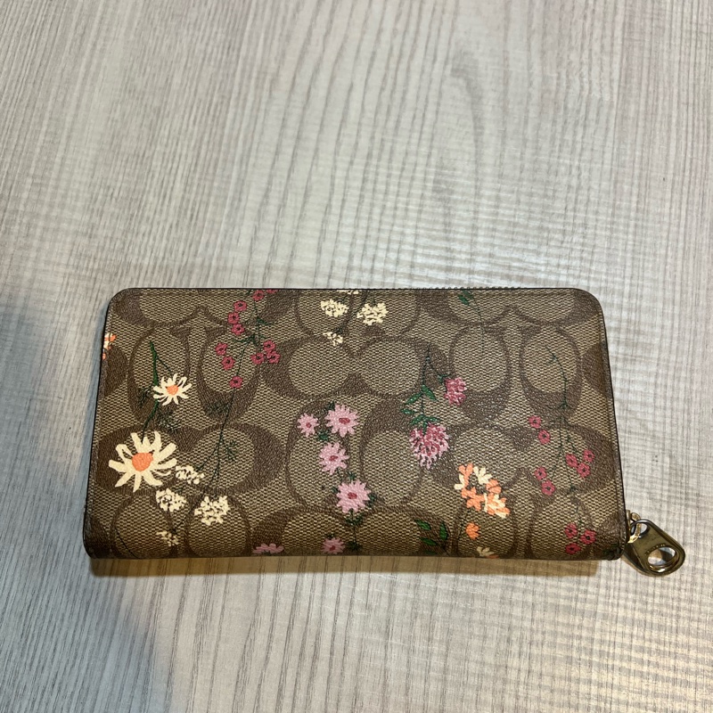 【COACH】花朵X卡其PVC滿版LOGO酒紅手提帶拉鍊式長夾-6