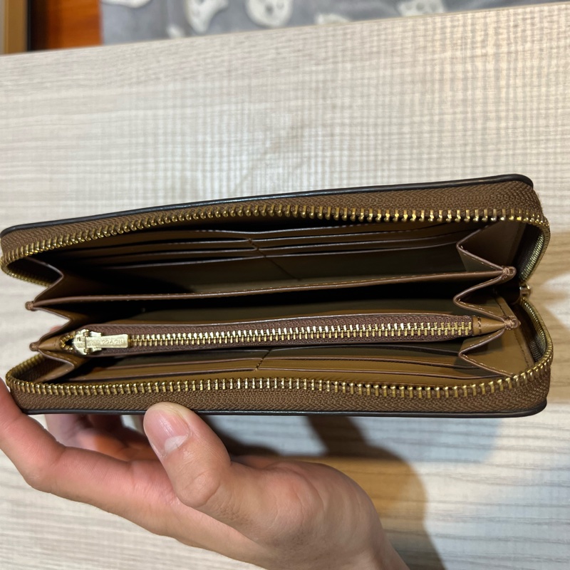 【COACH】花朵X卡其PVC滿版LOGO酒紅手提帶拉鍊式長夾-11