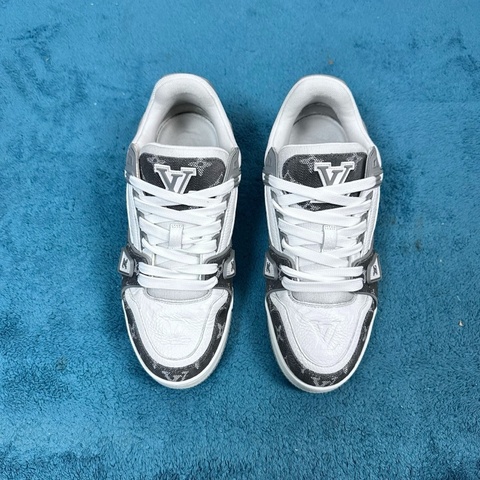 LV路易威登trainer 牛皮革低幫板鞋 灰白色39碼
