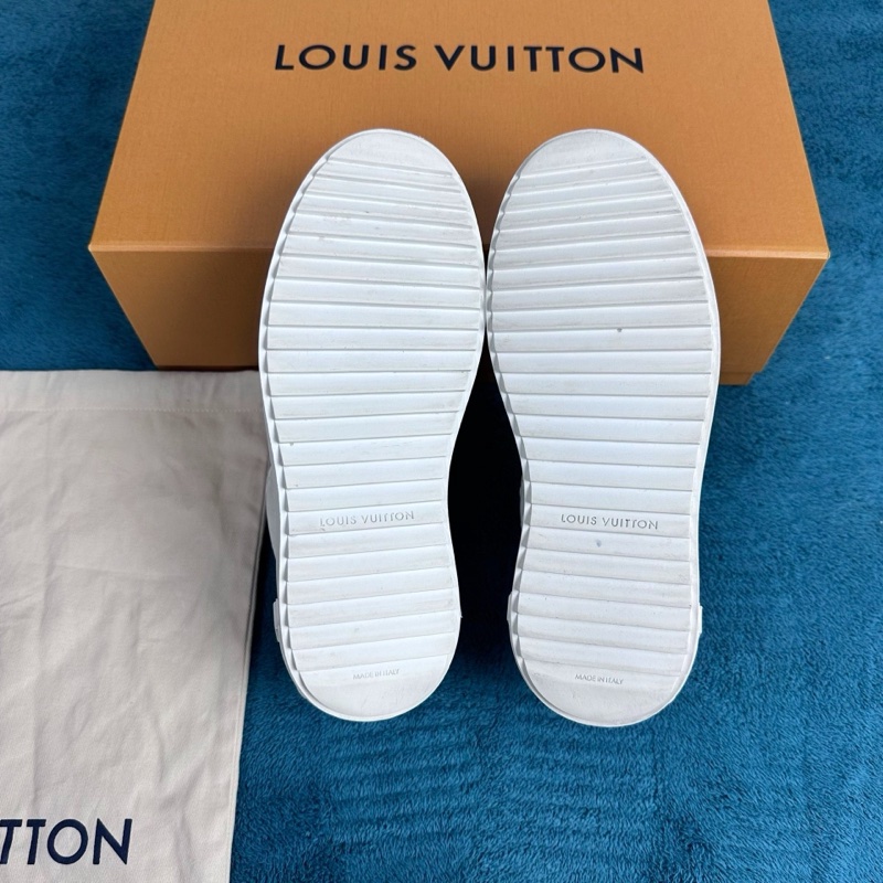 LV路易威登time out浮雕滿印低幫板鞋白色36碼-4