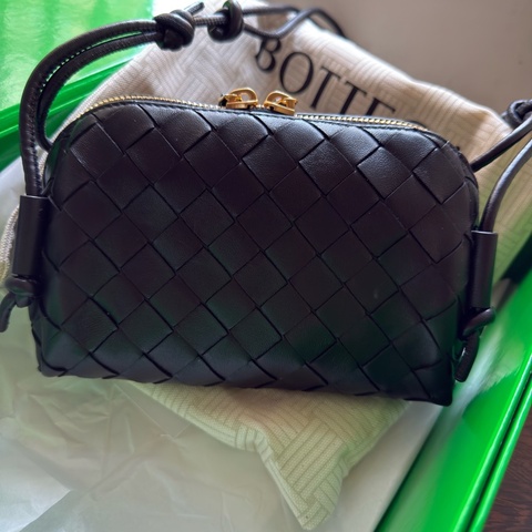 BOTTEGA VENETA Concert Pouch 斜背/肩背小包