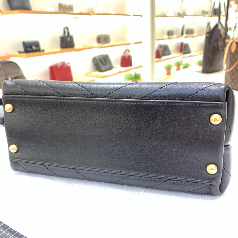 香奈兒/chanel 黑金V紋郵差 25開 裸包-4