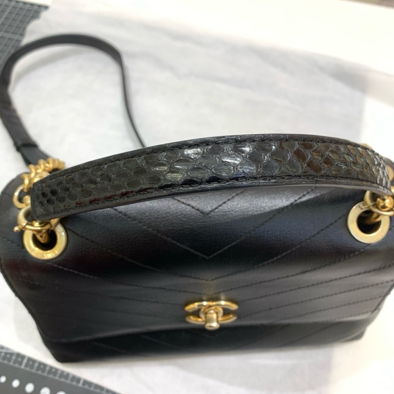 香奈兒/chanel 黑金V紋郵差 25開 裸包-5