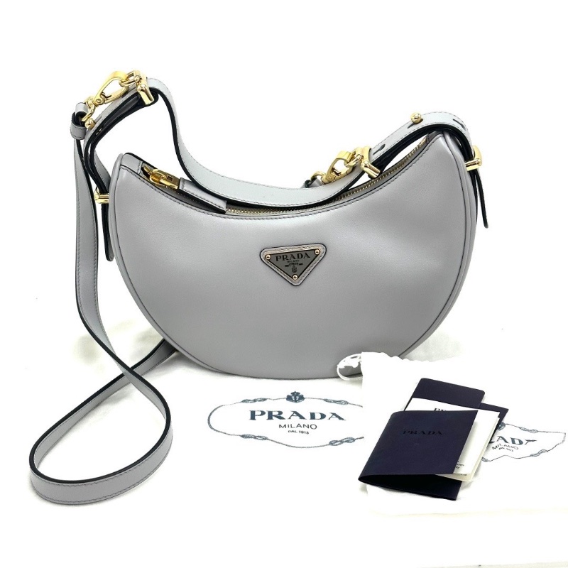 PRADA 霧霾藍金扣肩背斜背月亮包24*14*7 99新配件塵袋-1