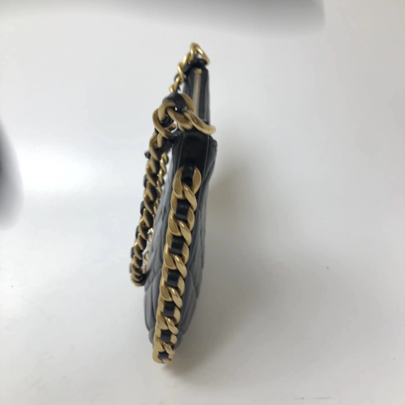 香奈兒23B 晶片款 Daily Hobo黑金粗滾邊鏈條月牙包 腋下包 -6