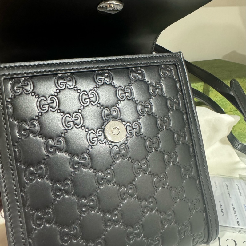 Gucci 牛皮G壓紋斜背包-7