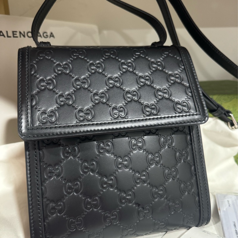 Gucci 牛皮G壓紋斜背包-14