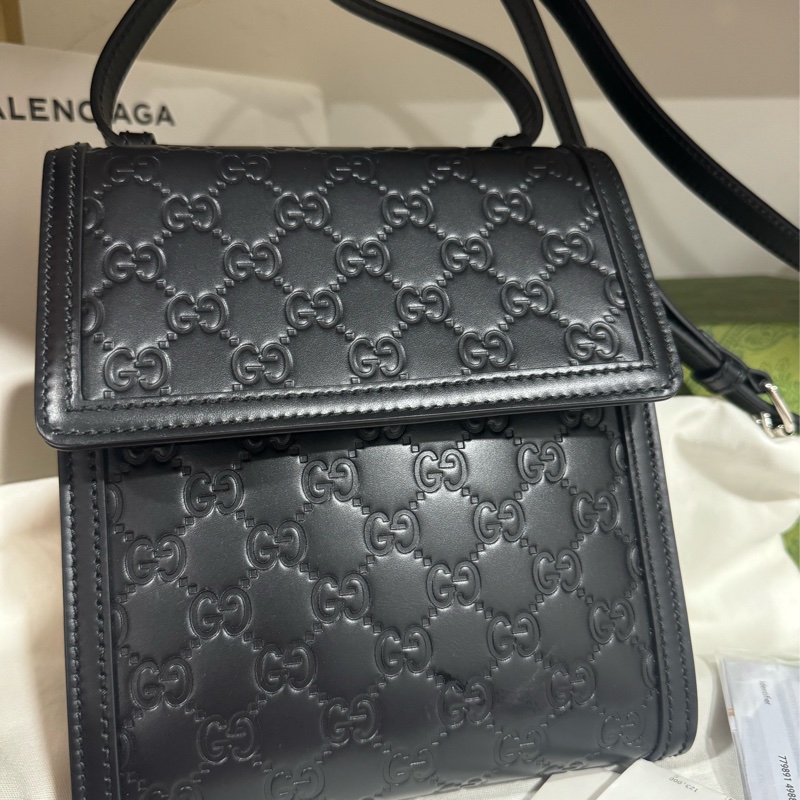 Gucci 牛皮G壓紋斜背包-15