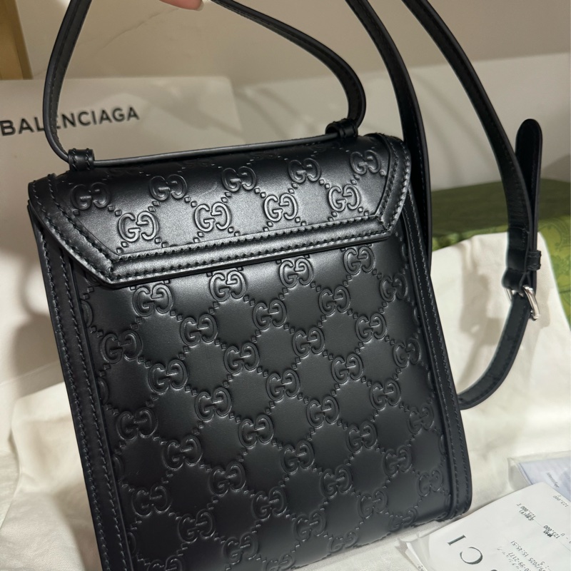 Gucci 牛皮G壓紋斜背包-19