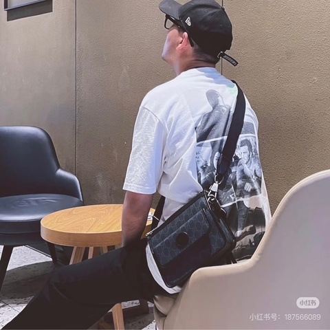 Gucci 新款郵差包 手拿包