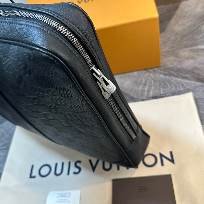 99新LV 路易威登 經典款全皮棋盤格 公文包 內有隔層 可以放電腦 日常商務都適合 型男必備-3