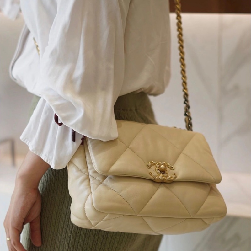 四折優惠價❗️香奈兒經典19Bag米白色(配件齊全）-2