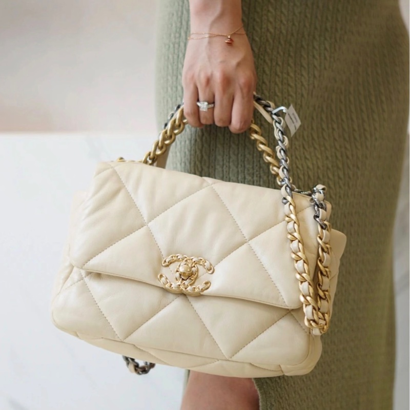 四折優惠價❗️香奈兒經典19Bag米白色(配件齊全）-3