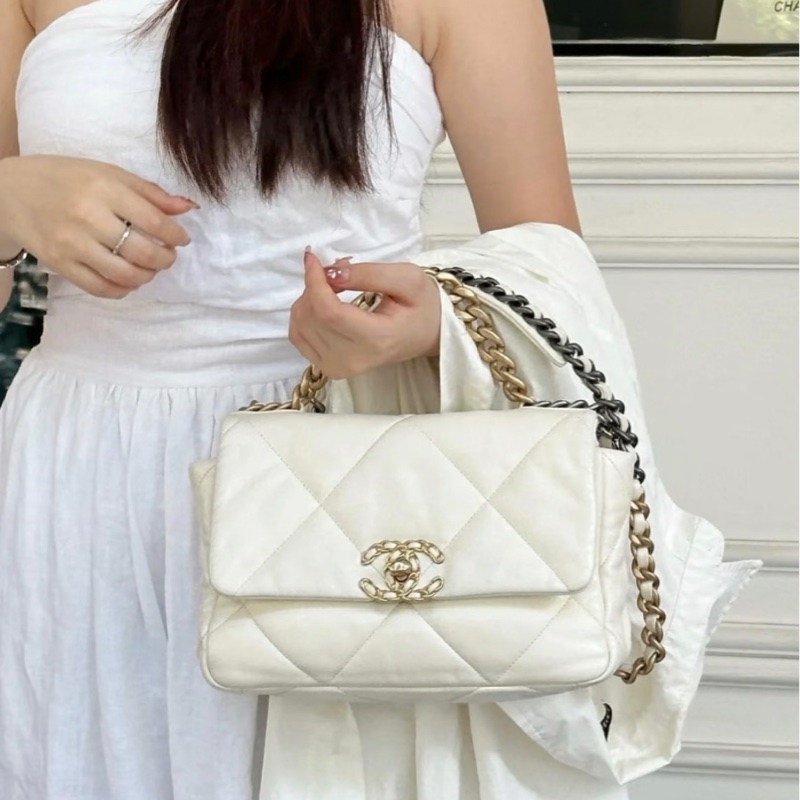 四折優惠價❗️香奈兒經典19Bag米白色(配件齊全）-5
