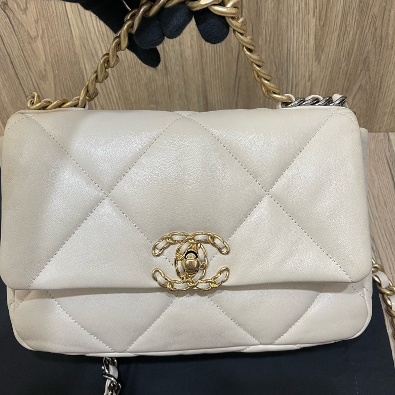 四折優惠價❗️香奈兒經典19Bag米白色(配件齊全）-6