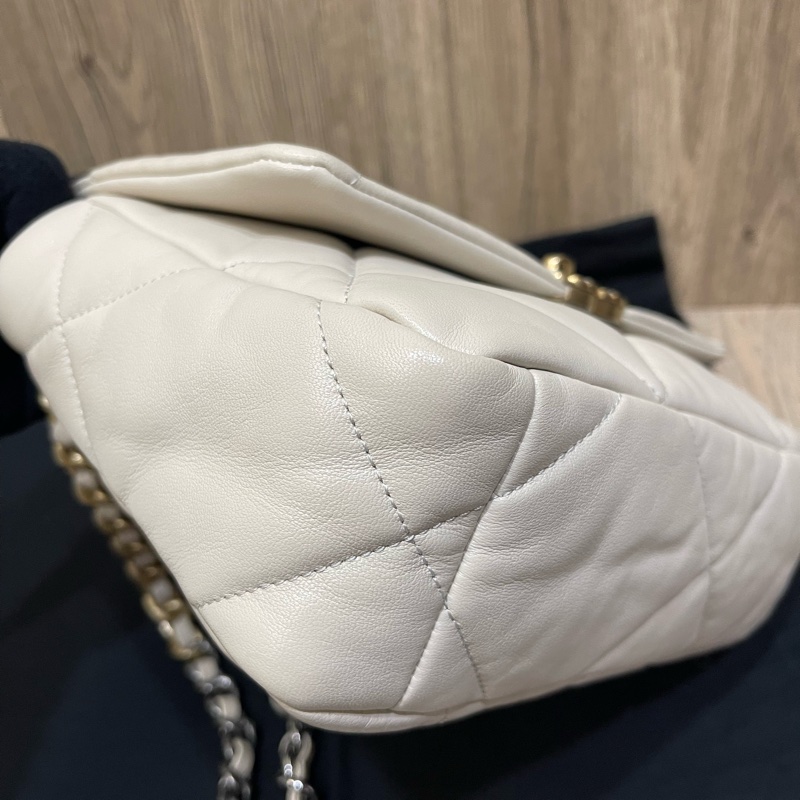 四折優惠價❗️香奈兒經典19Bag米白色(配件齊全）-8