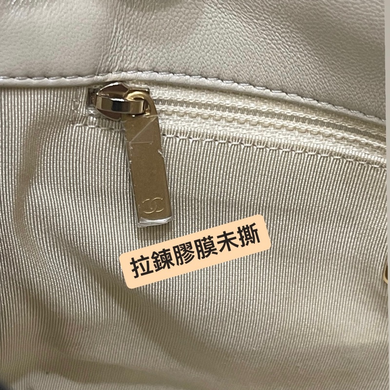 四折優惠價❗️香奈兒經典19Bag米白色(配件齊全）-10
