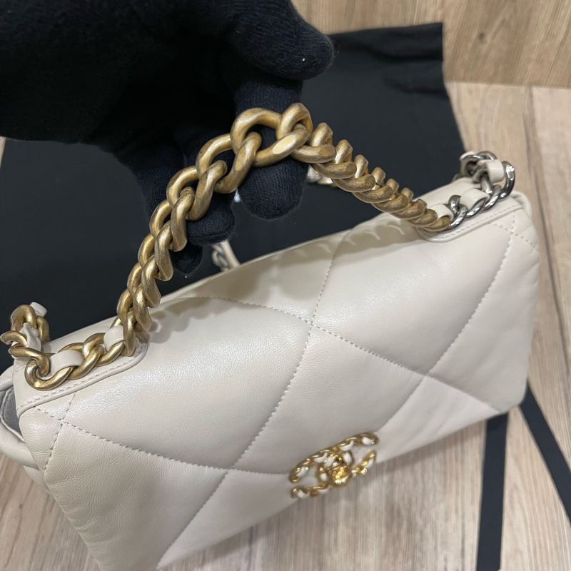 四折優惠價❗️香奈兒經典19Bag米白色(配件齊全）-12