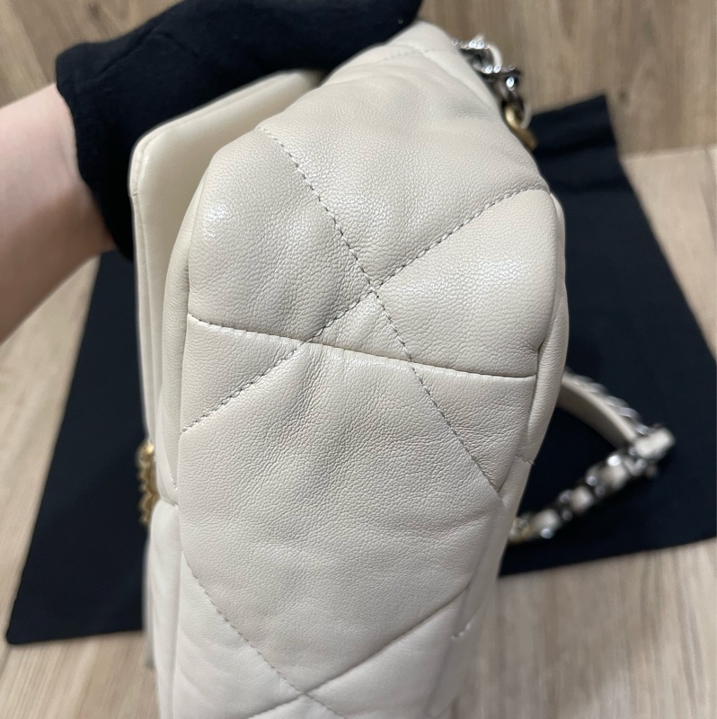 四折優惠價❗️香奈兒經典19Bag米白色(配件齊全）-14