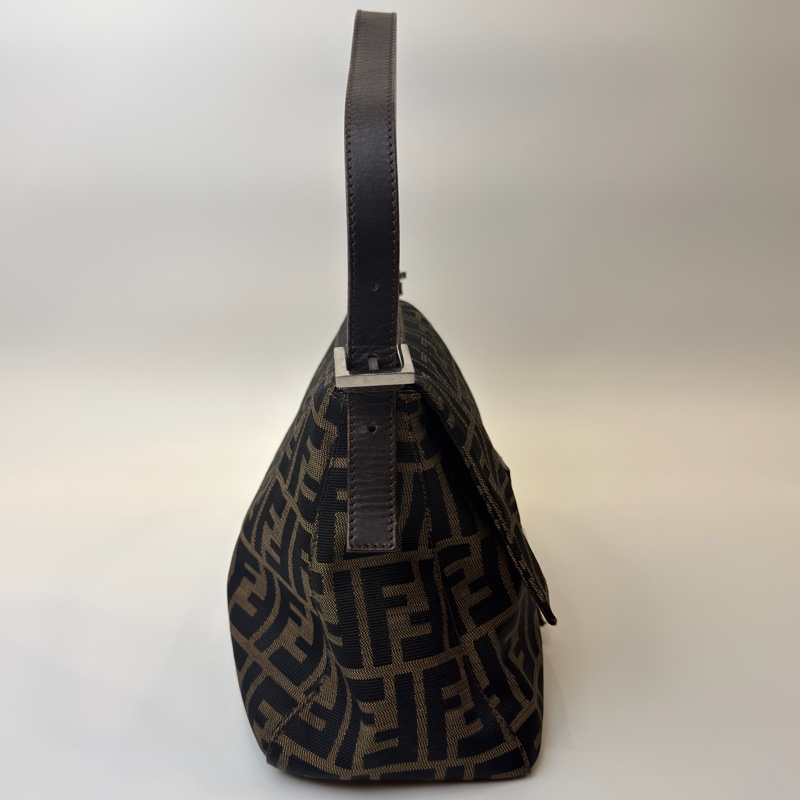 FENDI老花銀扣單肩包-9