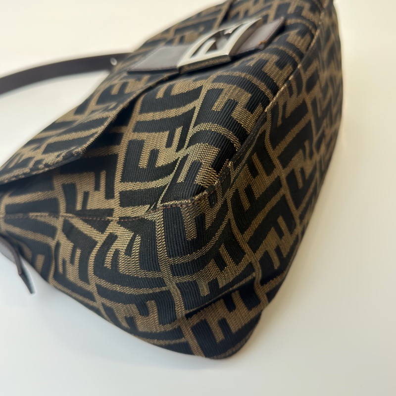 FENDI老花銀扣單肩包-13