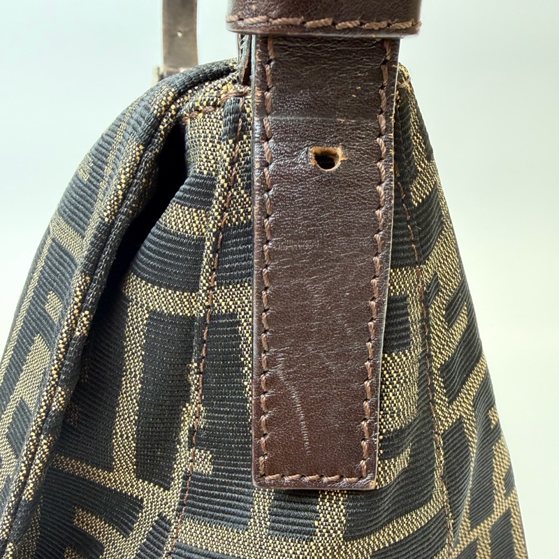 FENDI老花銀扣單肩包-25