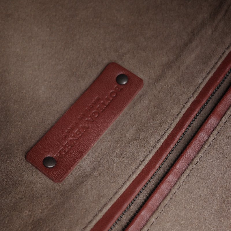 Bottega Veneta寶緹嘉 Intrecciato Hobo酒紅色編織小羊皮 肩背包-10