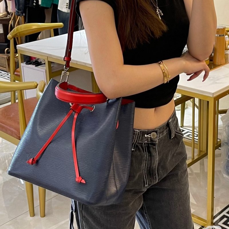 Louis Vuitton - 深藍色拼紅色EPI NéoNoé水桶包╻ MM-7