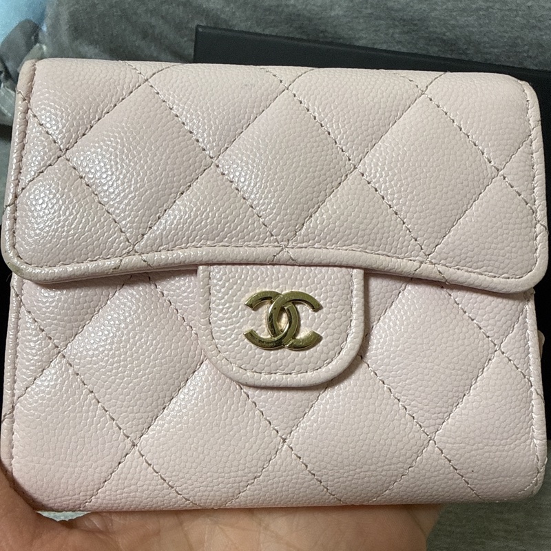 Chanel 裸粉色金釦荔枝皮短夾-4