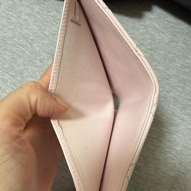 Chanel 裸粉色金釦荔枝皮短夾-6