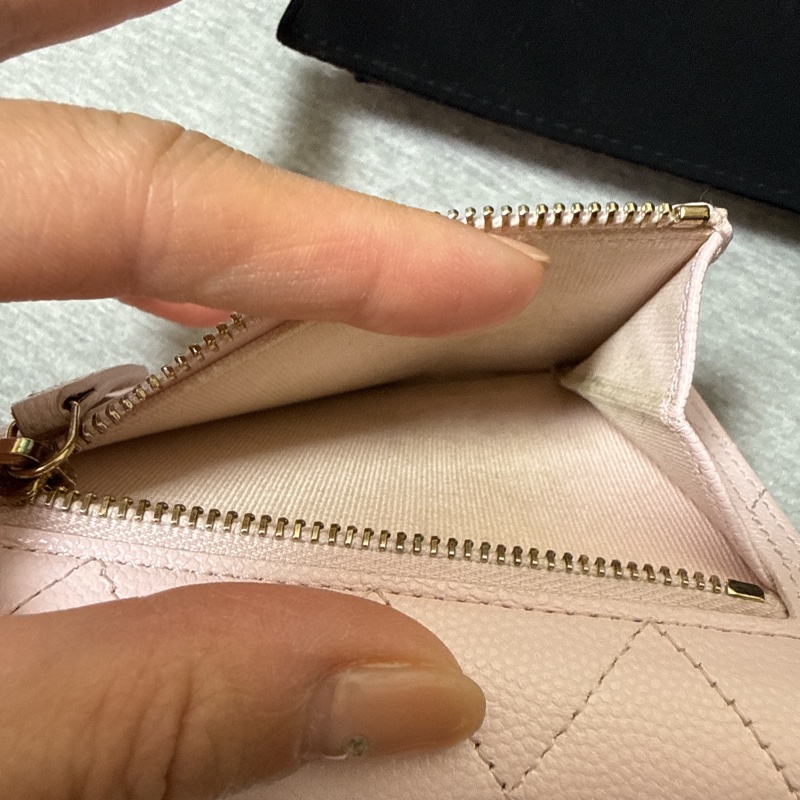 Chanel 裸粉色金釦荔枝皮短夾-11